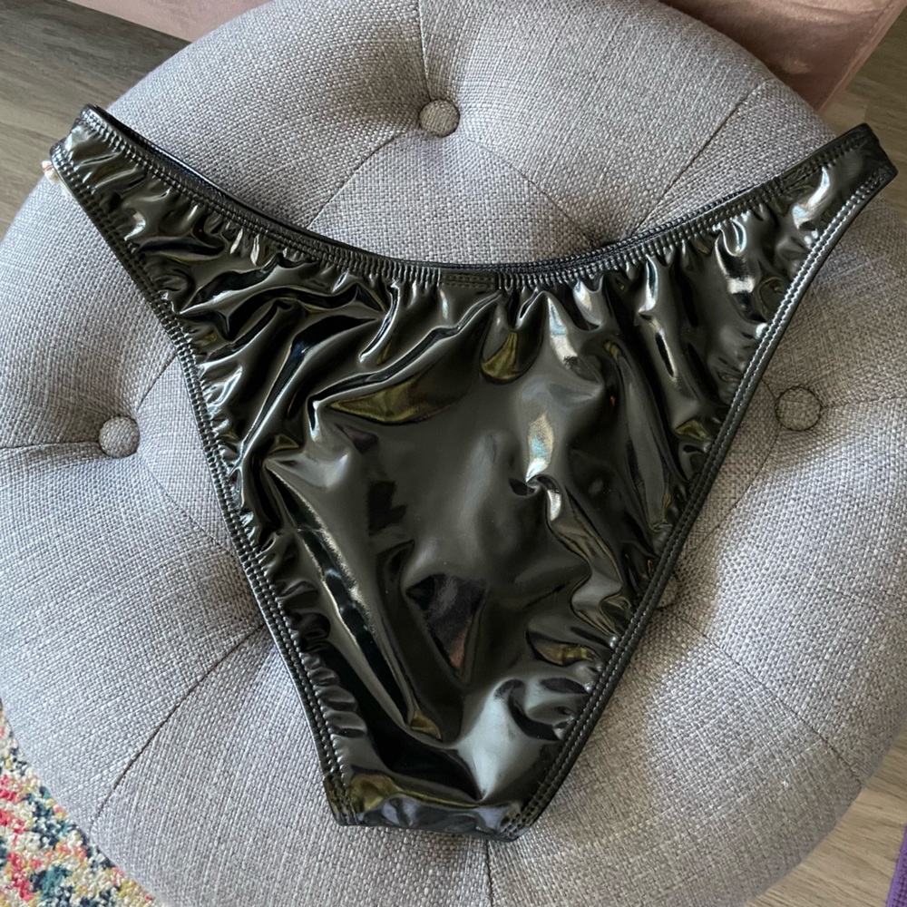 Good American  - VINYL BETTER BIKINI CHEEKY in black - size 3 (large -10/12)